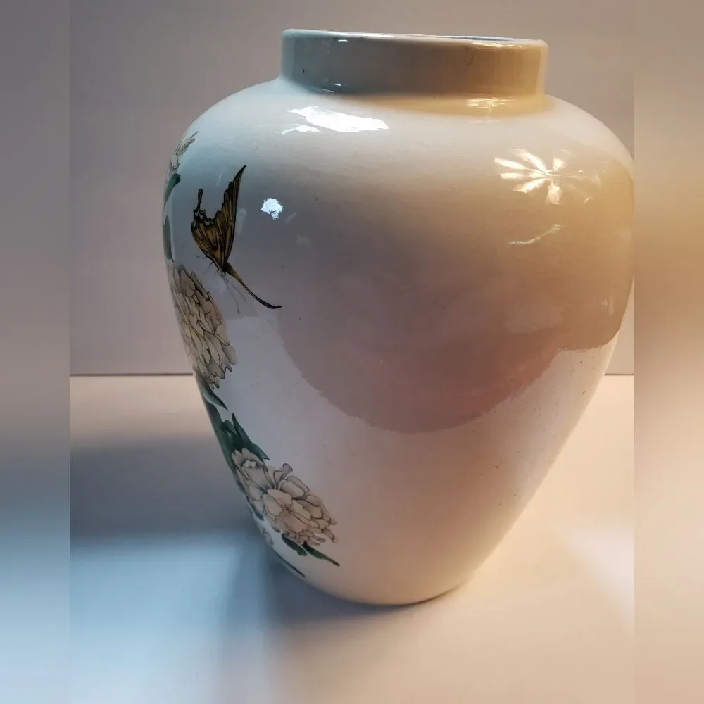 Large Pot w/Flowers & Butterflies